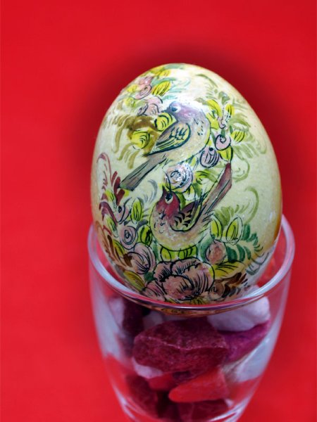 تخم مرغ با نقاشی گل و مرغ