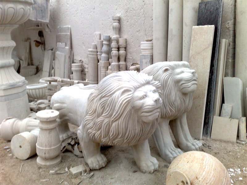 مجسمه شیرهای سنگی
